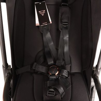 Прогулянкова коляска Junama Aviator Carbon Black компактне складання до розмірів ручної поклажі, легка карбонова рама, чохол для ніжок у комплекті
