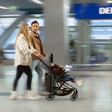 Прогулочная коляска Kinderkraft Nebo Beige (KSNEBO00BEG0000) компактная и легкая для путешествий, формат cabin&ndash;size для самолета, сборка одной рукой, стандарт IATA