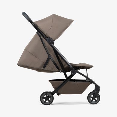Прогулочная коляска Joolz Aer2 BB+CH Hazel Brown с бампером и подстаканником, размеры для ручной клади IATA, легкий вес
