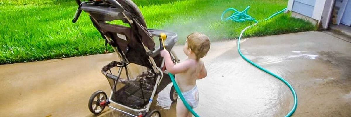 Как почистить детскую коляску