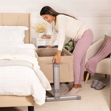 Приставне дитяче ліжечко Graco Sweet2Sleep бежеве 11 рівнів регулювання висоти, вентильований матрац, бічні стінки опускаються