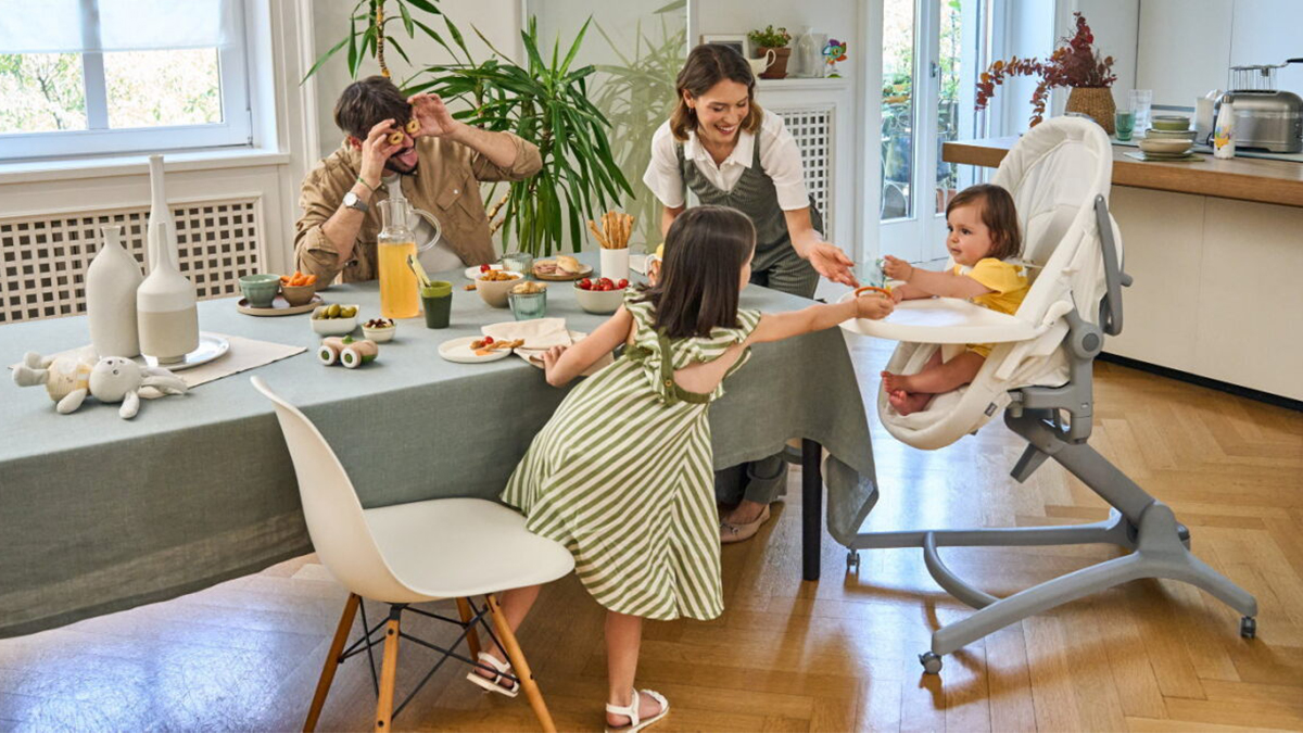 Chicco Baby Hug Pro дитяче ліжечко з функцією шезлонг та стільчика для годування